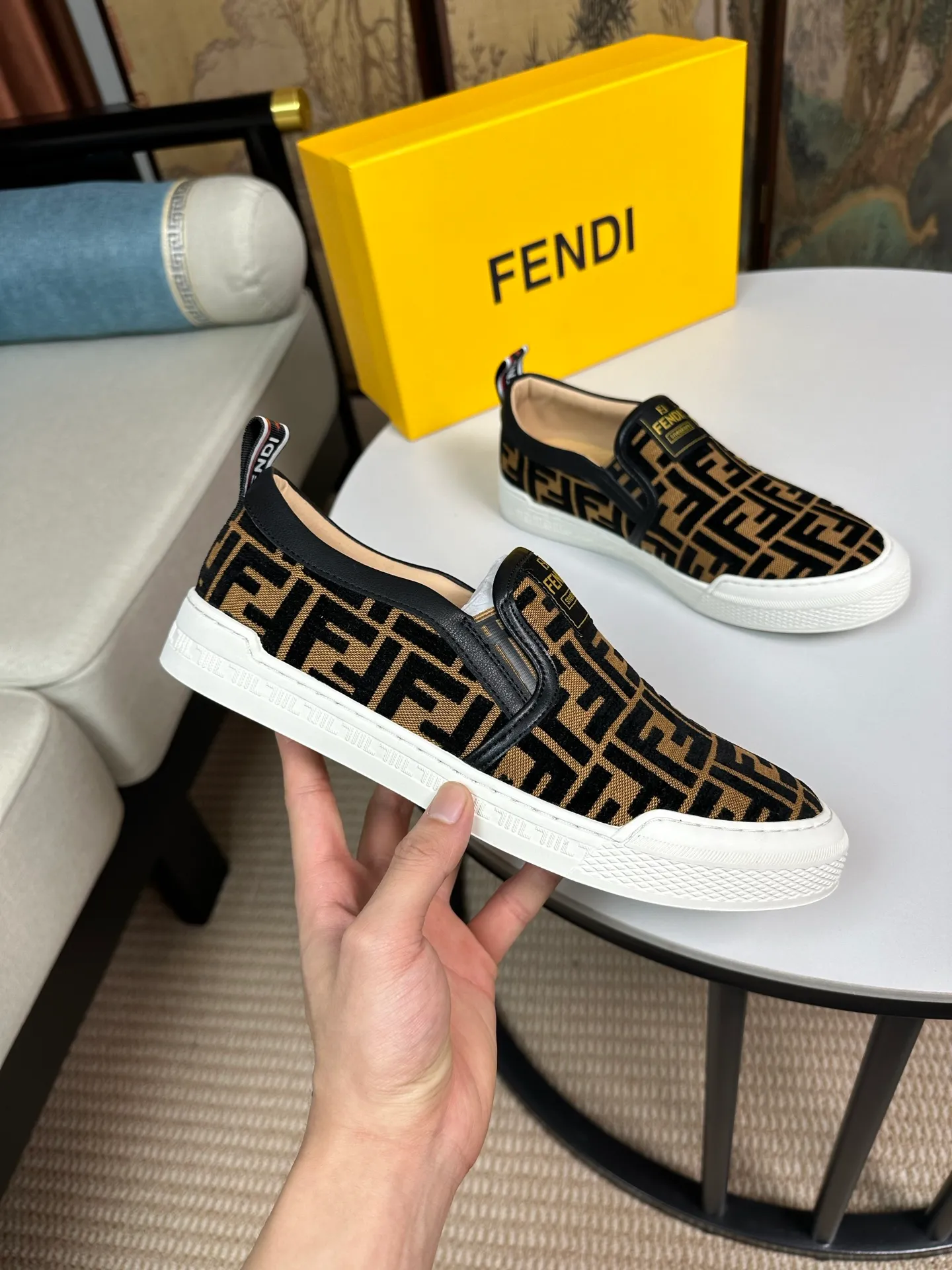 Factory price 380💰 (FENDI) New style 👊🏻 upper 🇮🇹 imported cowhide fabric 🇩🇪 imported sheepskin lining. The original outsole is molded to highlight the identity of every man, and the upper foot is stable and stable🚶🏻🚶🏻The high-end custom counters reproduce the original version📯No matter the wind or rain, the shoe last remains unchanged and can withstand the verification of time🔍️,🔵 Size: 38-44 (45 is custom-made and cannot be returned or exchanged